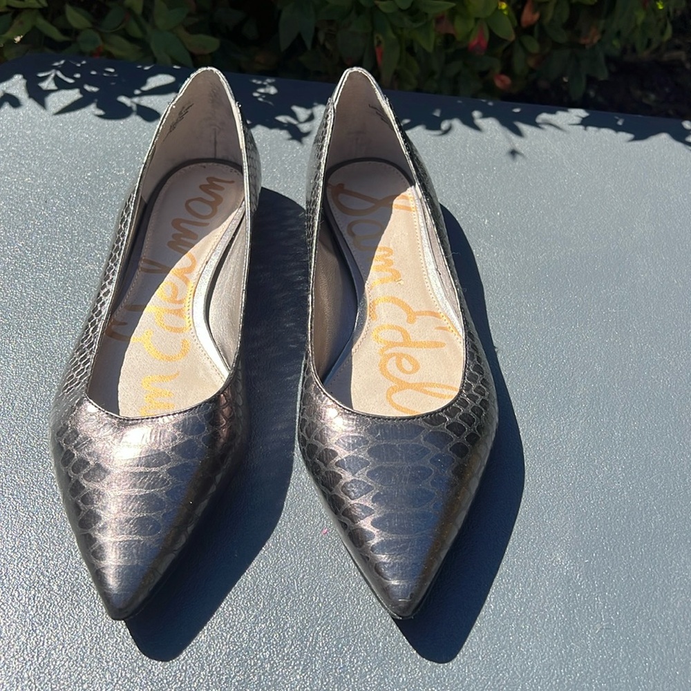 Sam Edelman flat faux snake skin in size US8